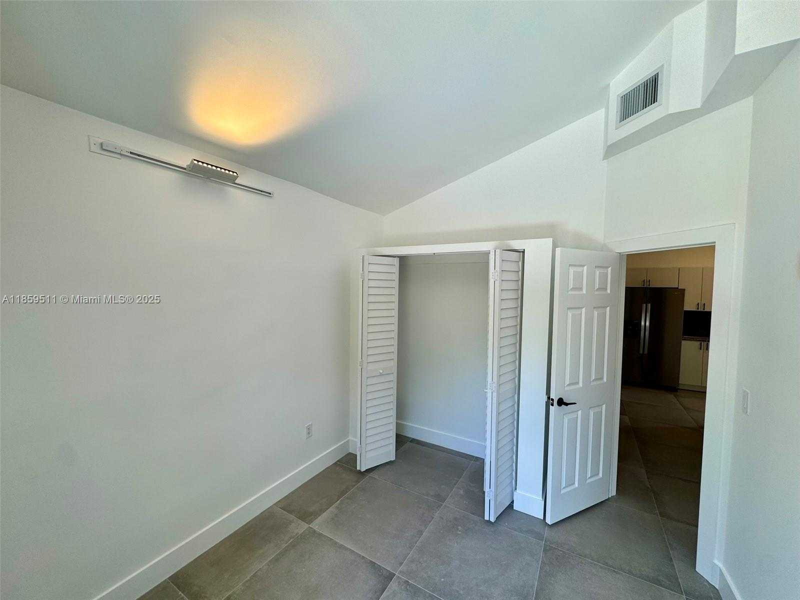 Small Image of 3 NORTH EAST 70TH ST #1, Miami Number 7