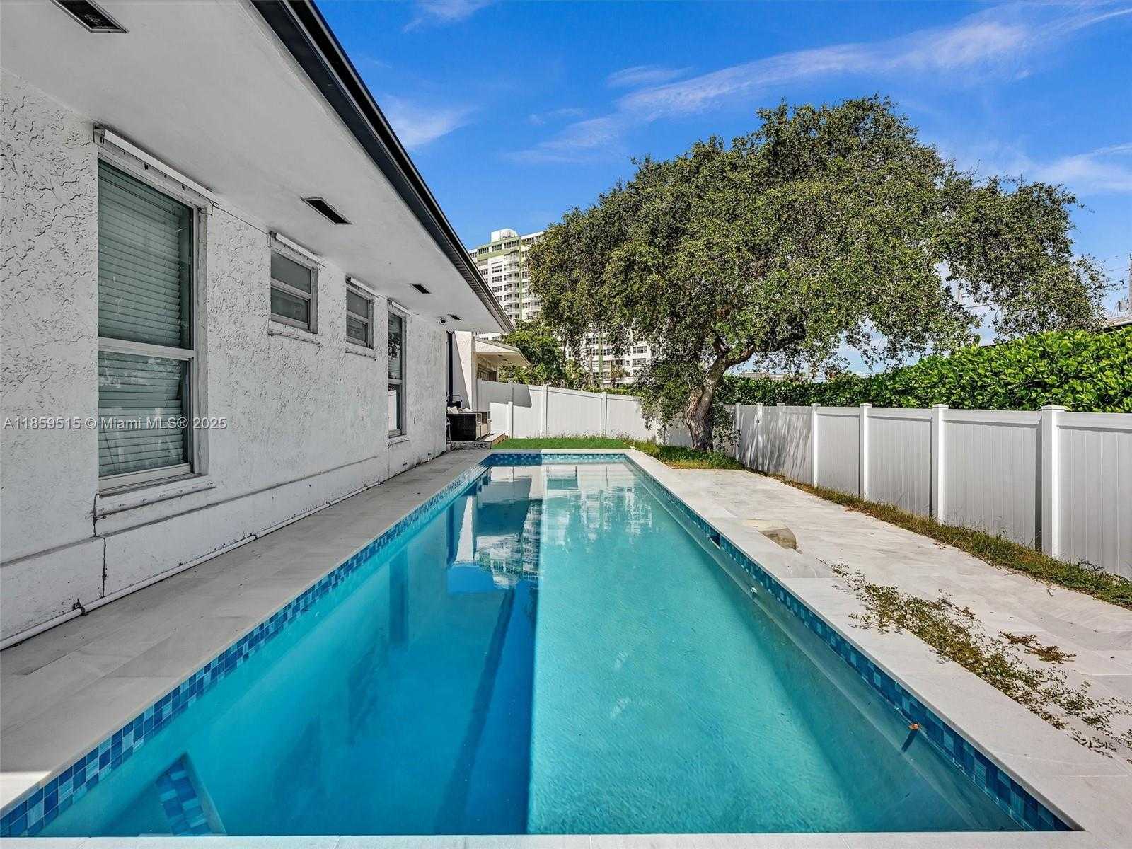 Small Image of 2001 NORTH EAST 122ND RD #PH, North Miami Number 18