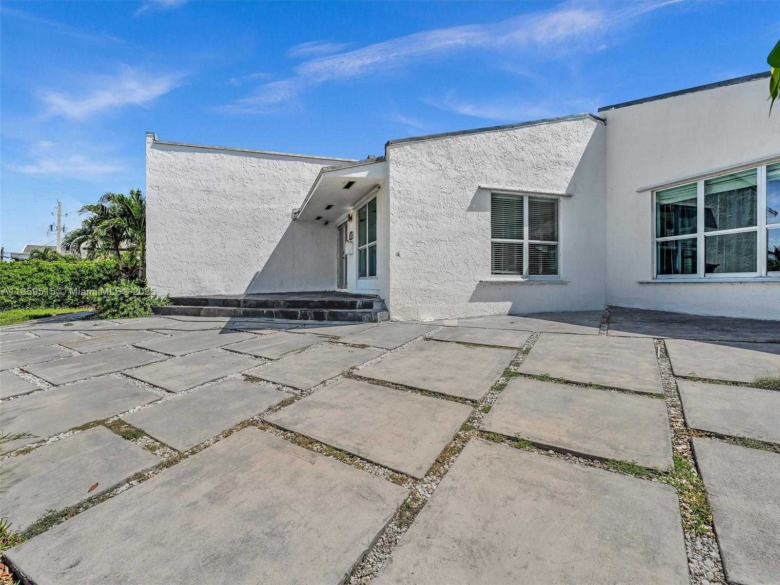 Small Image of 2001 NORTH EAST 122ND RD #PH, North Miami Number 2