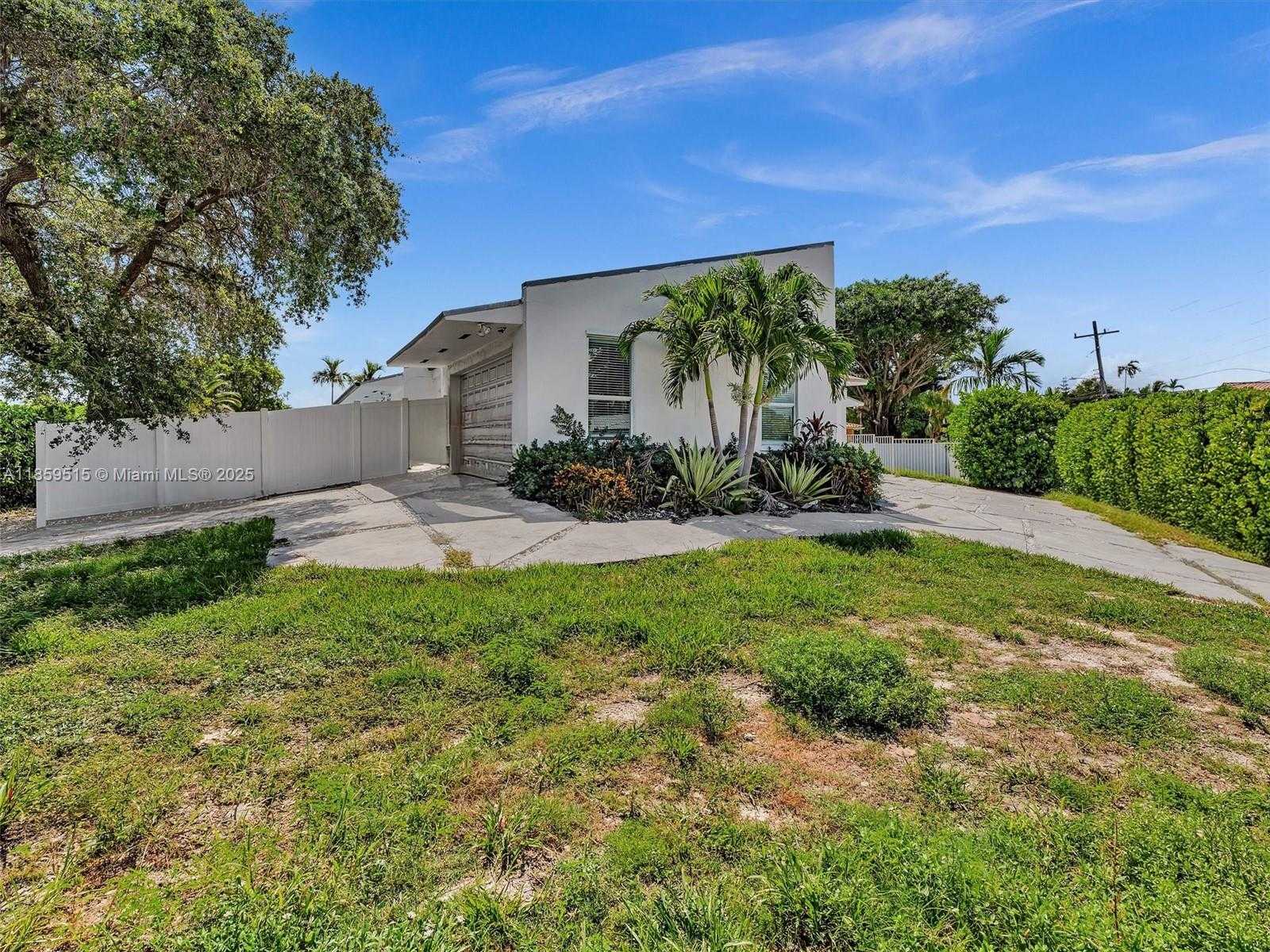 Small Image of 2001 NORTH EAST 122ND RD #PH, North Miami Number 3