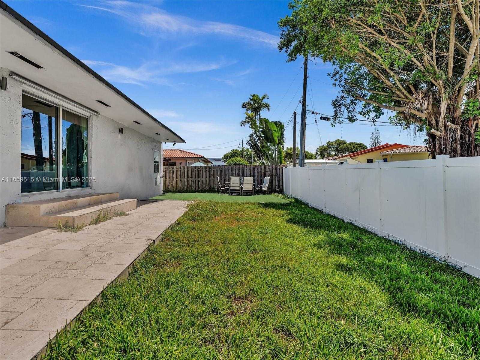 Small Image of 2001 NORTH EAST 122ND RD #PH, North Miami Number 39