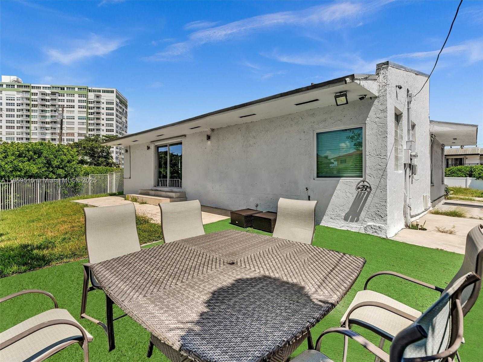 Small Image of 2001 NORTH EAST 122ND RD #PH, North Miami Number 40