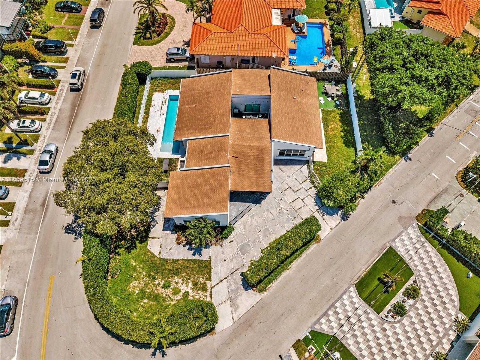 Small Image of 2001 NORTH EAST 122ND RD #PH, North Miami Number 69