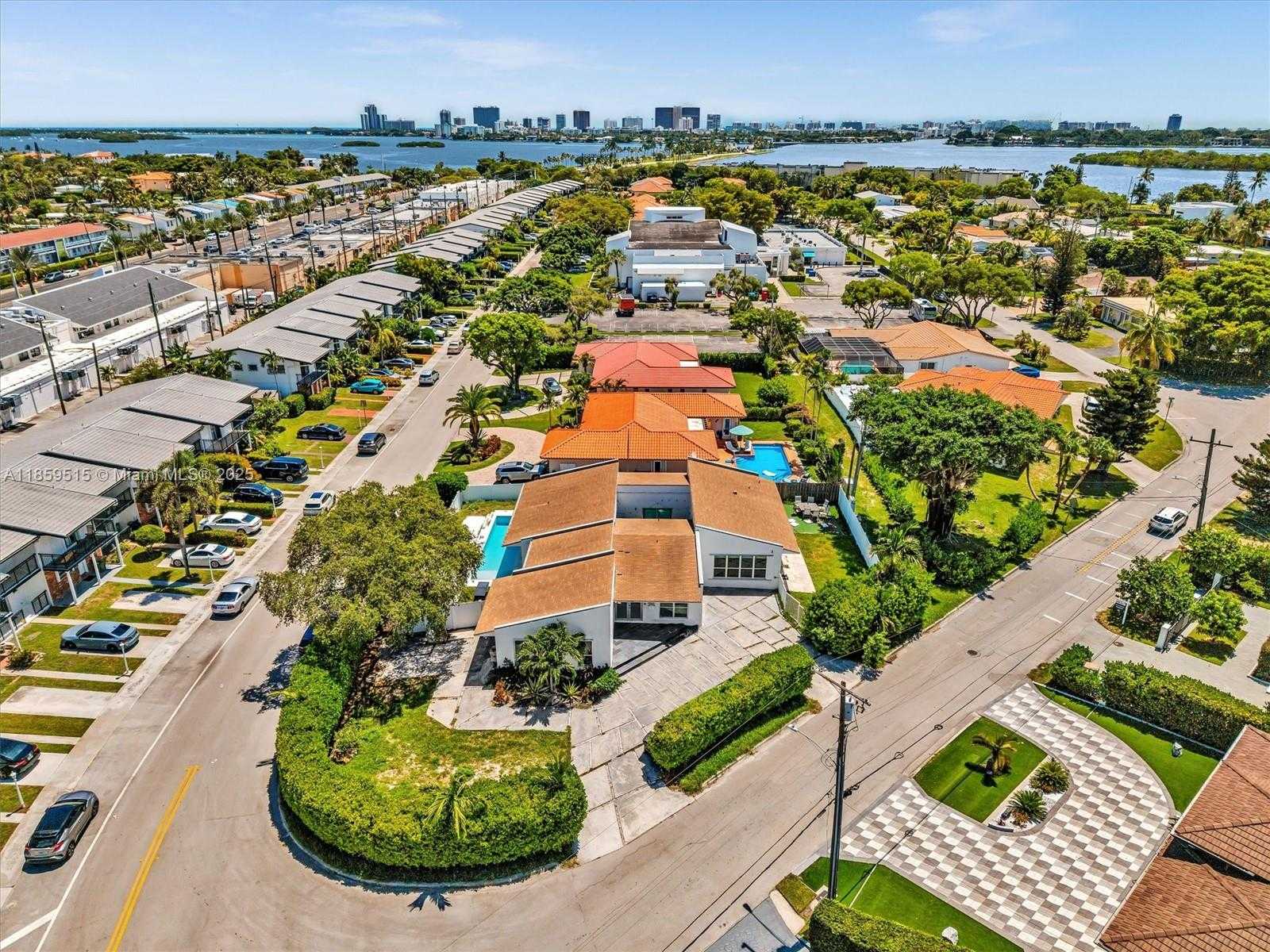 Small Image of 2001 NORTH EAST 122ND RD #PH, North Miami Number 70