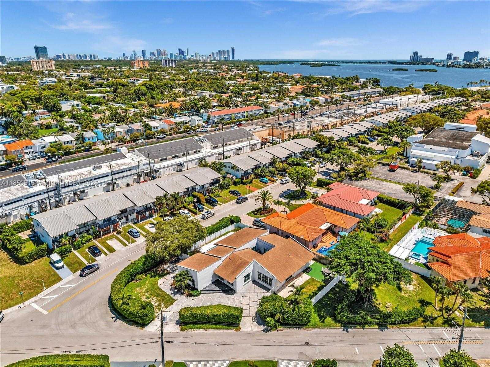 Small Image of 2001 NORTH EAST 122ND RD #PH, North Miami Number 71