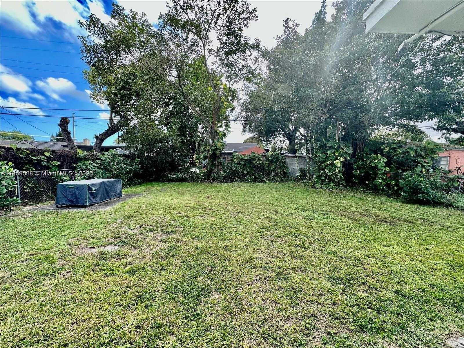 Small Image of 832 NORTH WEST 76TH ST, Miami Number 13