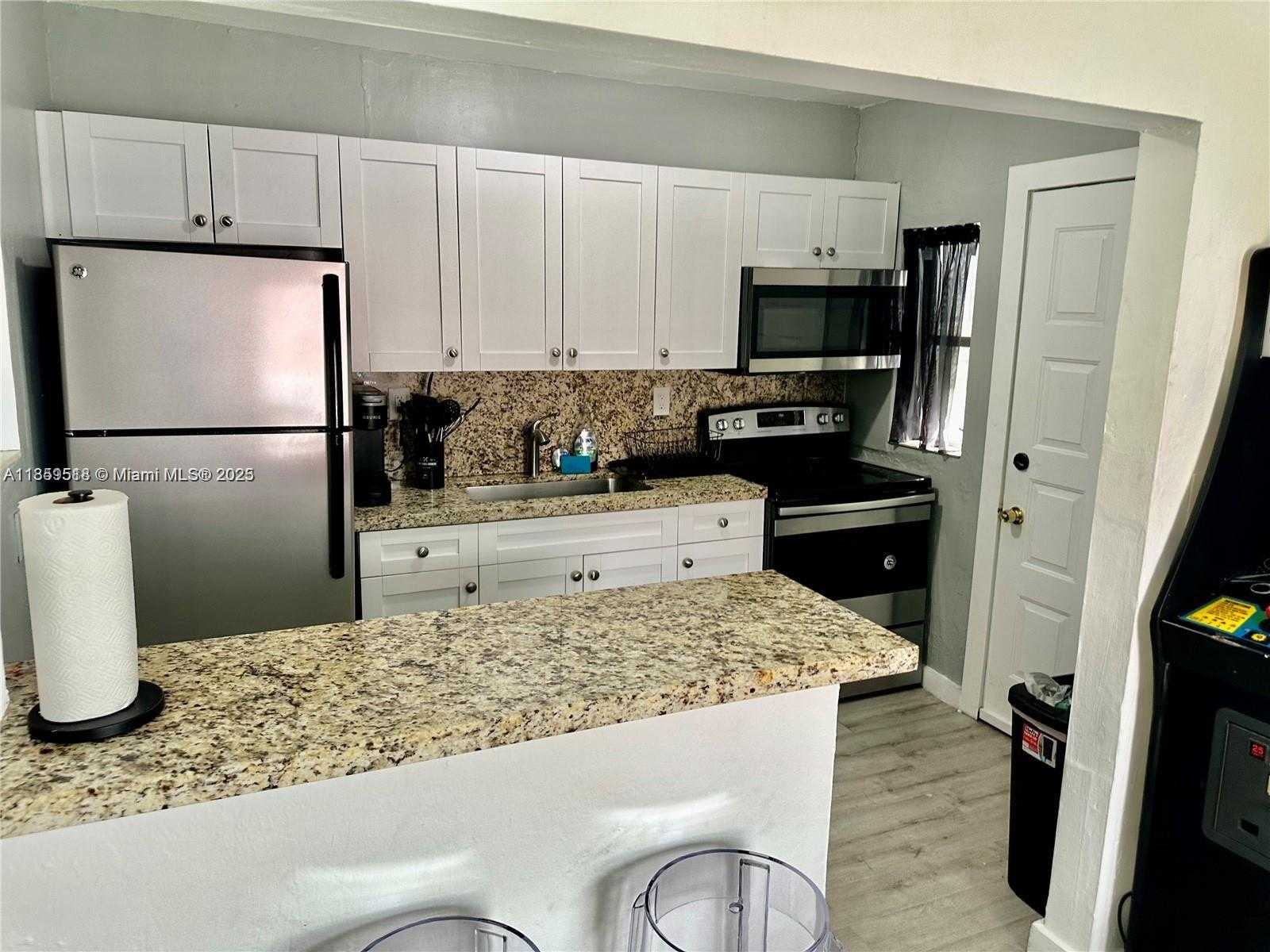 Small Image of 832 NORTH WEST 76TH ST, Miami Number 7