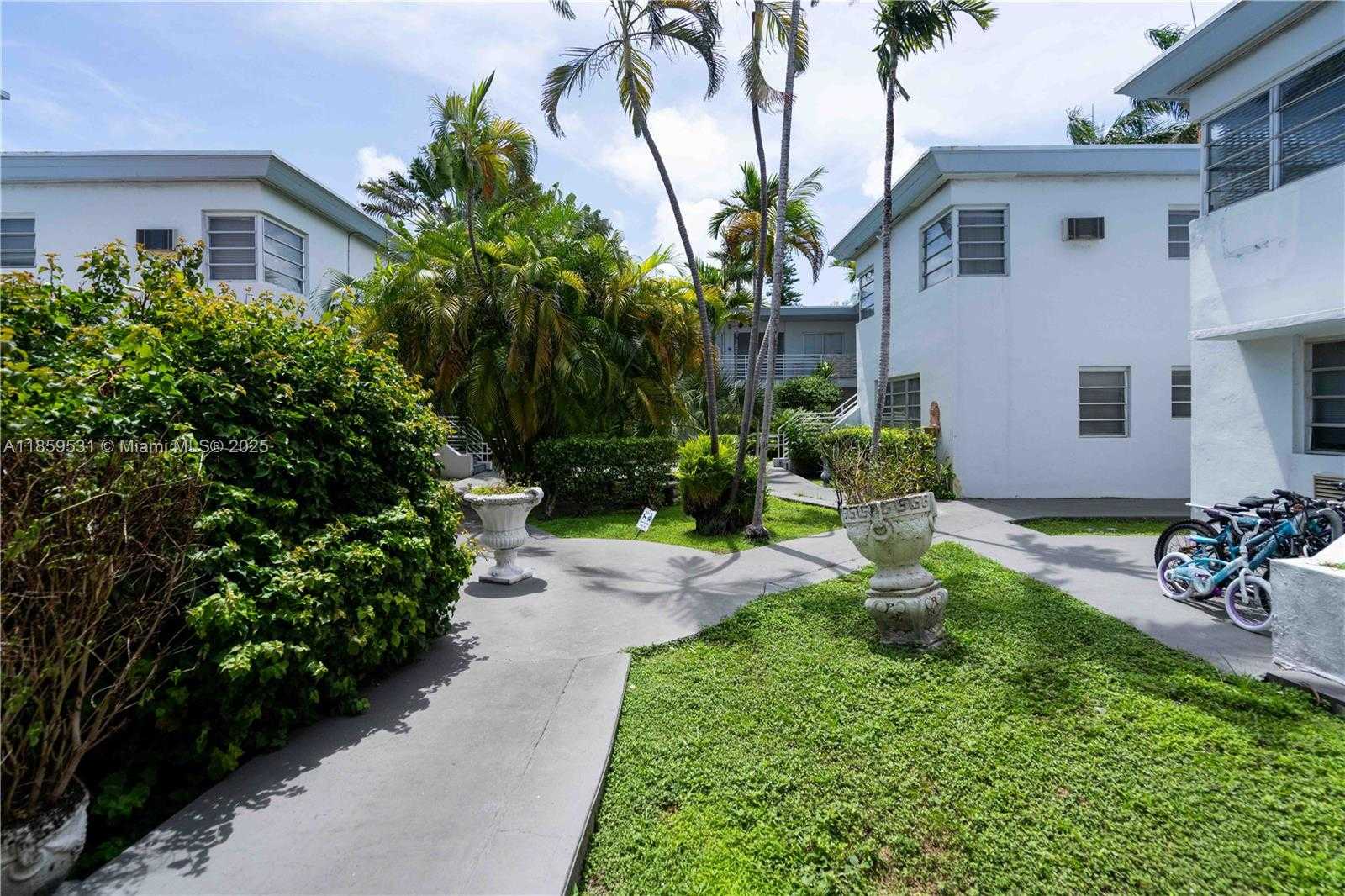 Small Image of 8315 BYRON AVE #7A, Miami Beach Number 11