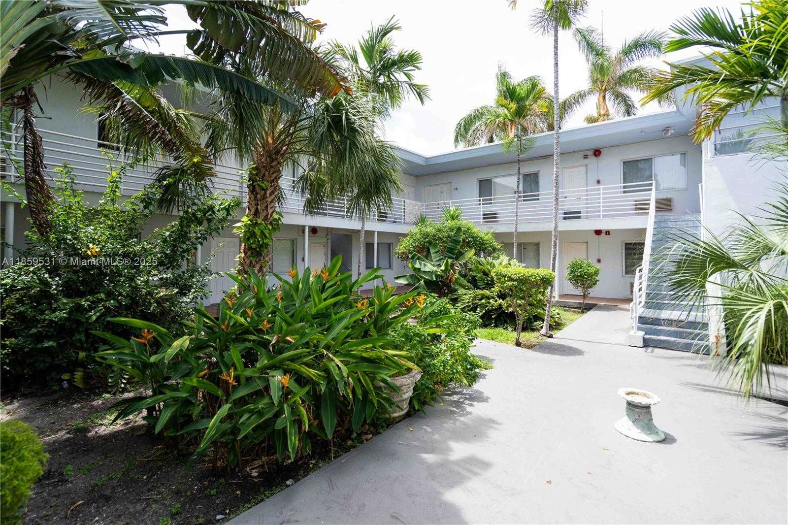 Small Image of 8315 BYRON AVE #7A, Miami Beach Number 13