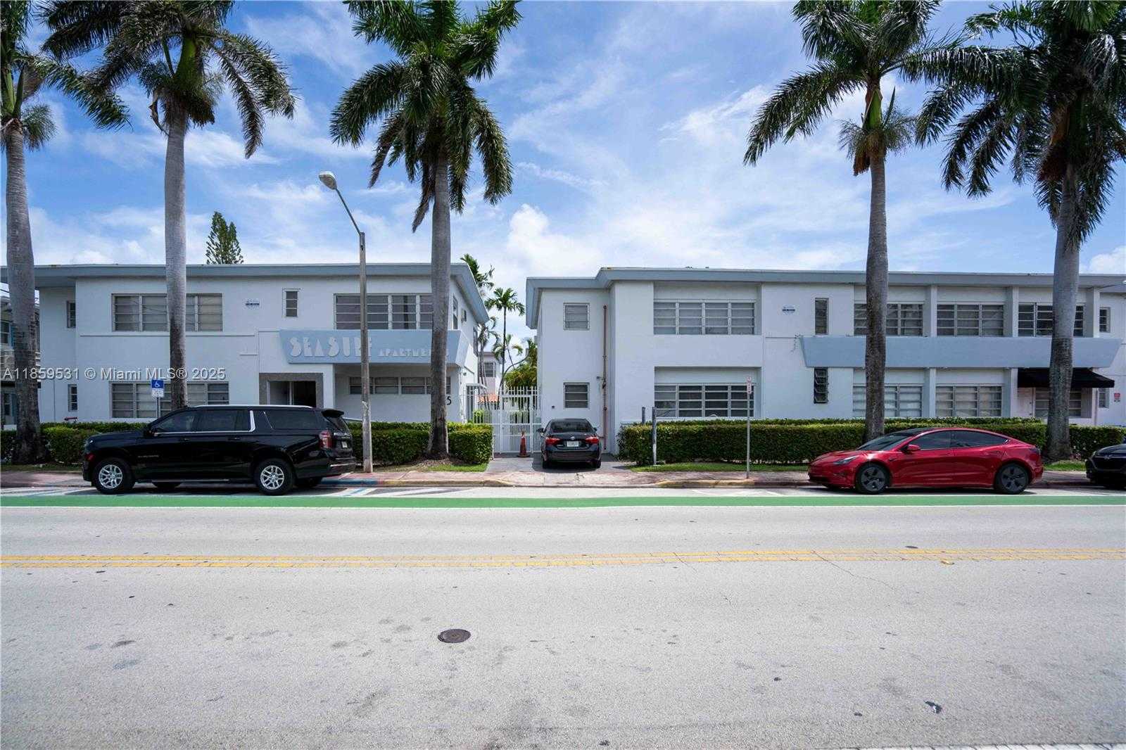 Small Image of 8315 BYRON AVE #7A, Miami Beach Number 2