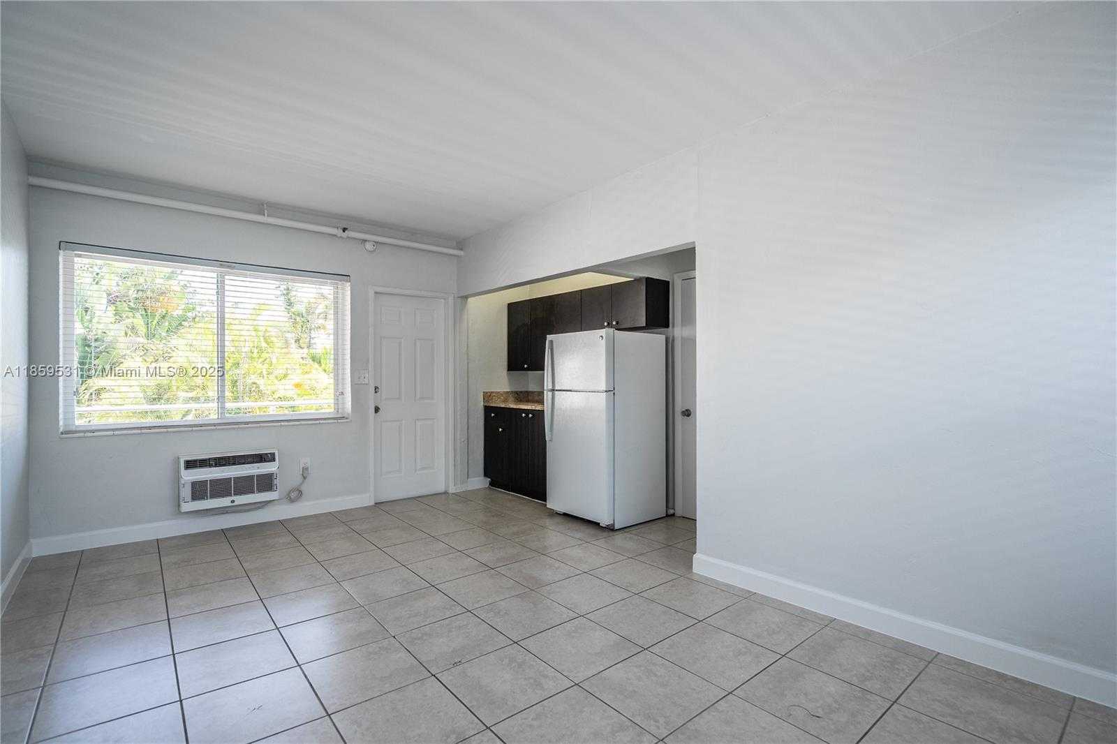 Small Image of 8315 BYRON AVE #7A, Miami Beach Number 5