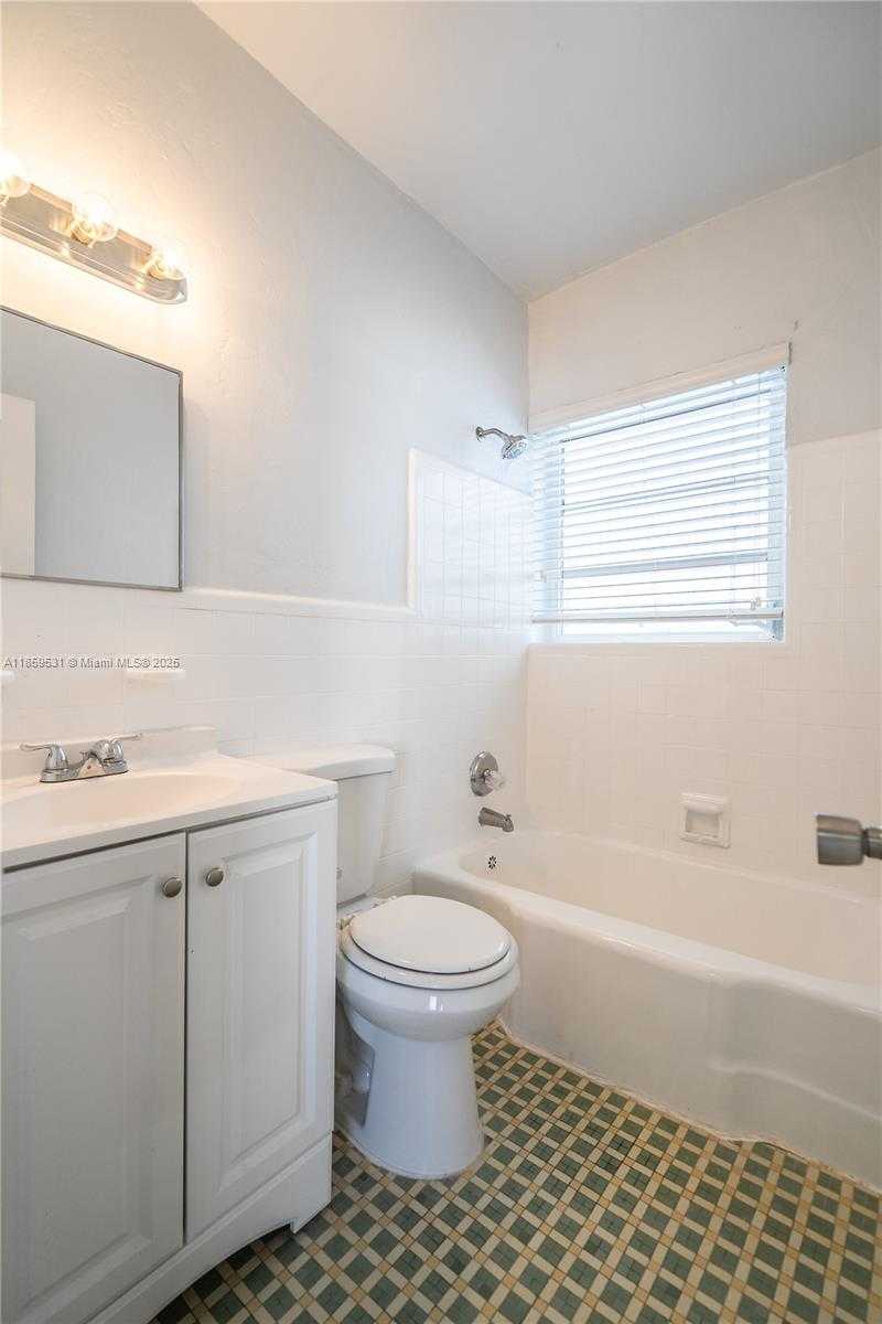 Small Image of 8315 BYRON AVE #7A, Miami Beach Number 8