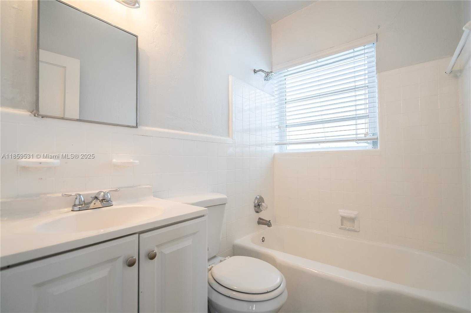 Small Image of 8315 BYRON AVE #7A, Miami Beach Number 9
