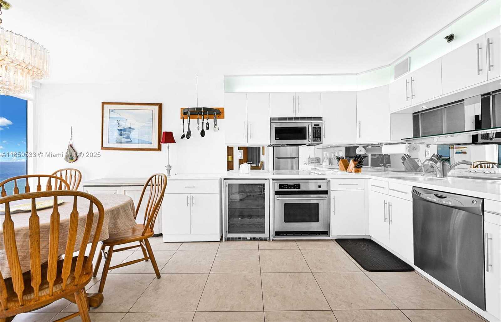 Small Image of 2401 COLLINS AVE #1801, Miami Beach Number 11