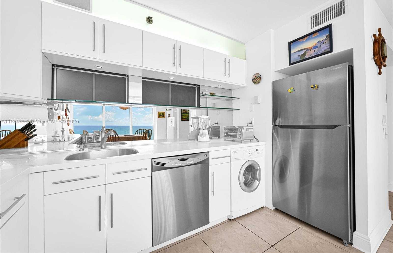 Small Image of 2401 COLLINS AVE #1801, Miami Beach Number 13