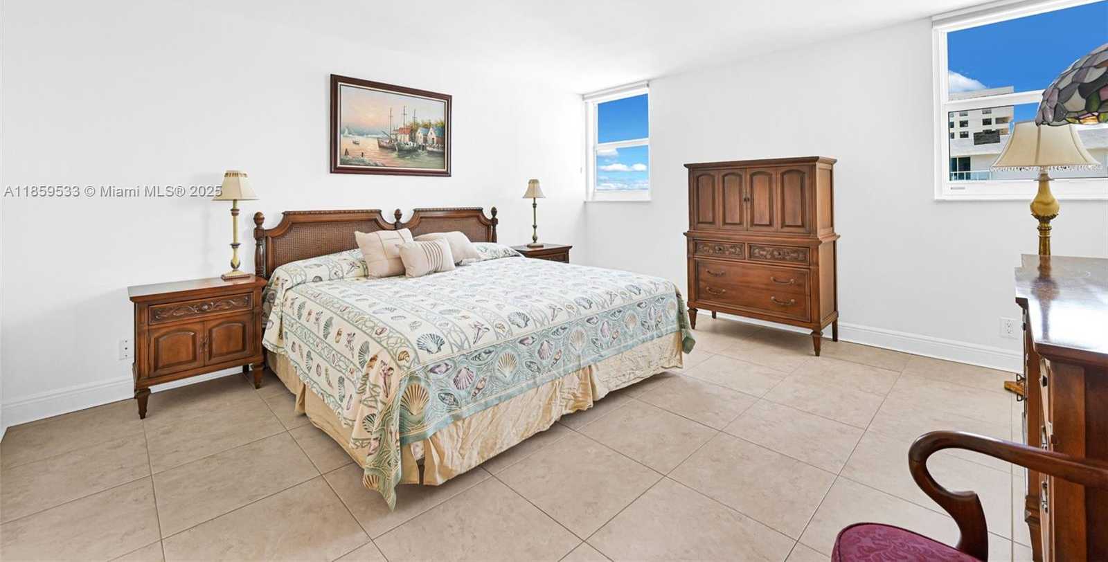 Small Image of 2401 COLLINS AVE #1801, Miami Beach Number 14