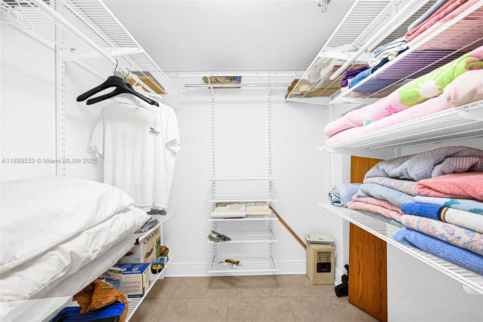 Small Image of 2401 COLLINS AVE #1801, Miami Beach Number 16