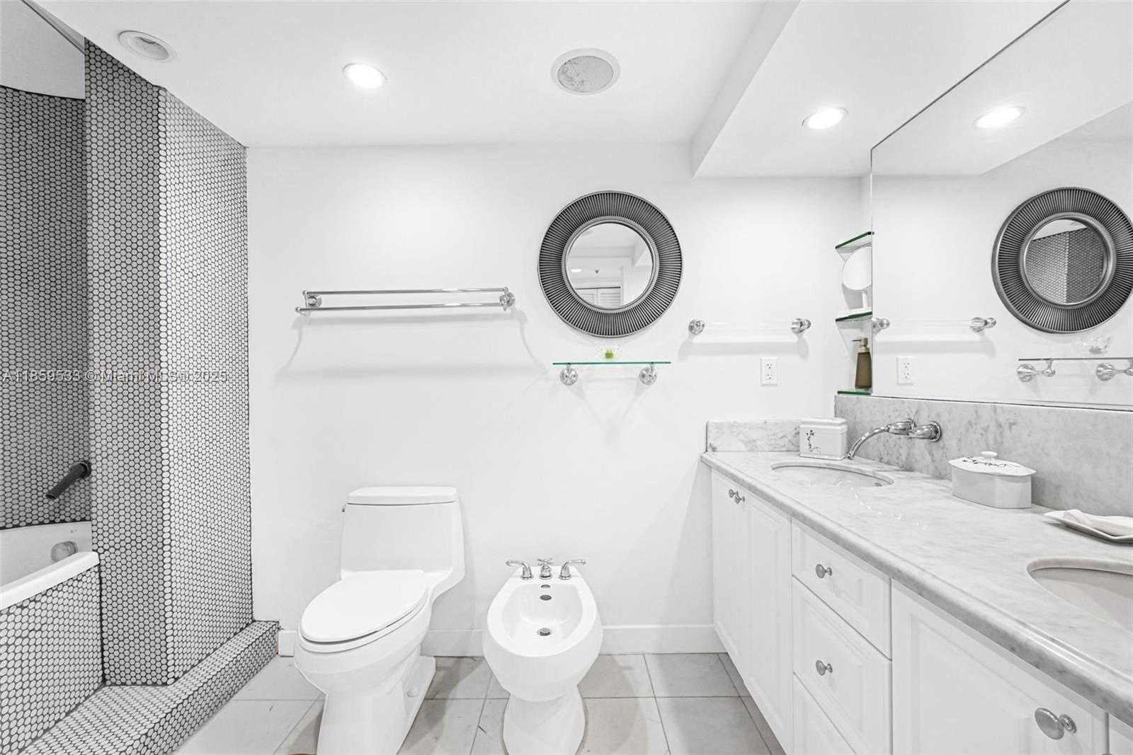 Small Image of 2401 COLLINS AVE #1801, Miami Beach Number 17