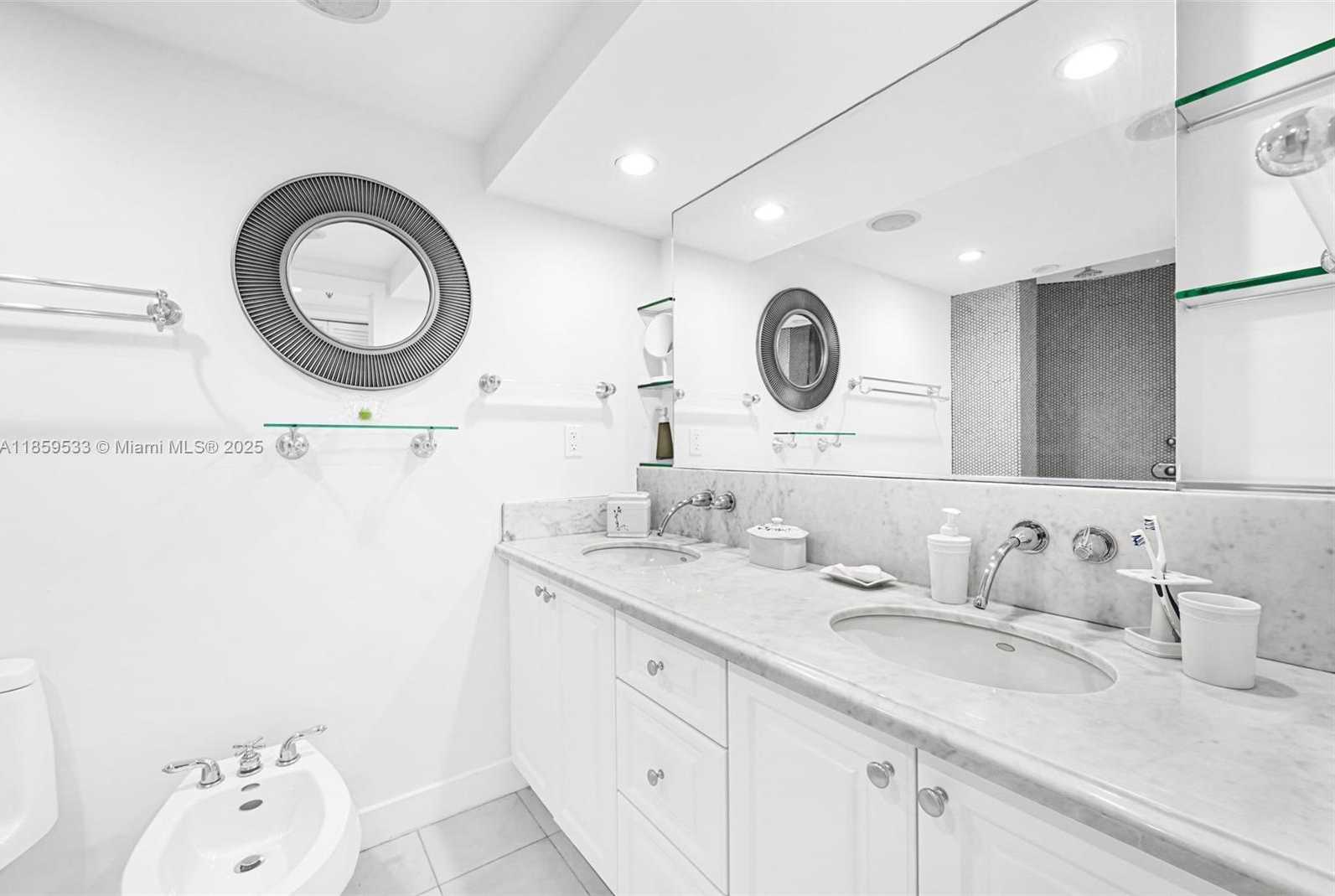 Small Image of 2401 COLLINS AVE #1801, Miami Beach Number 18