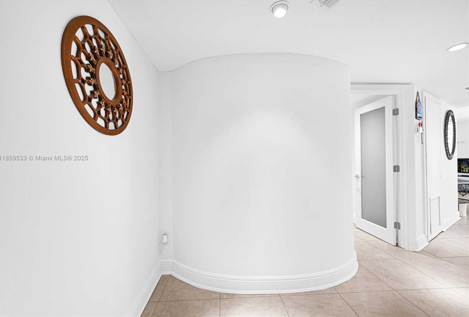 Small Image of 2401 COLLINS AVE #1801, Miami Beach Number 19