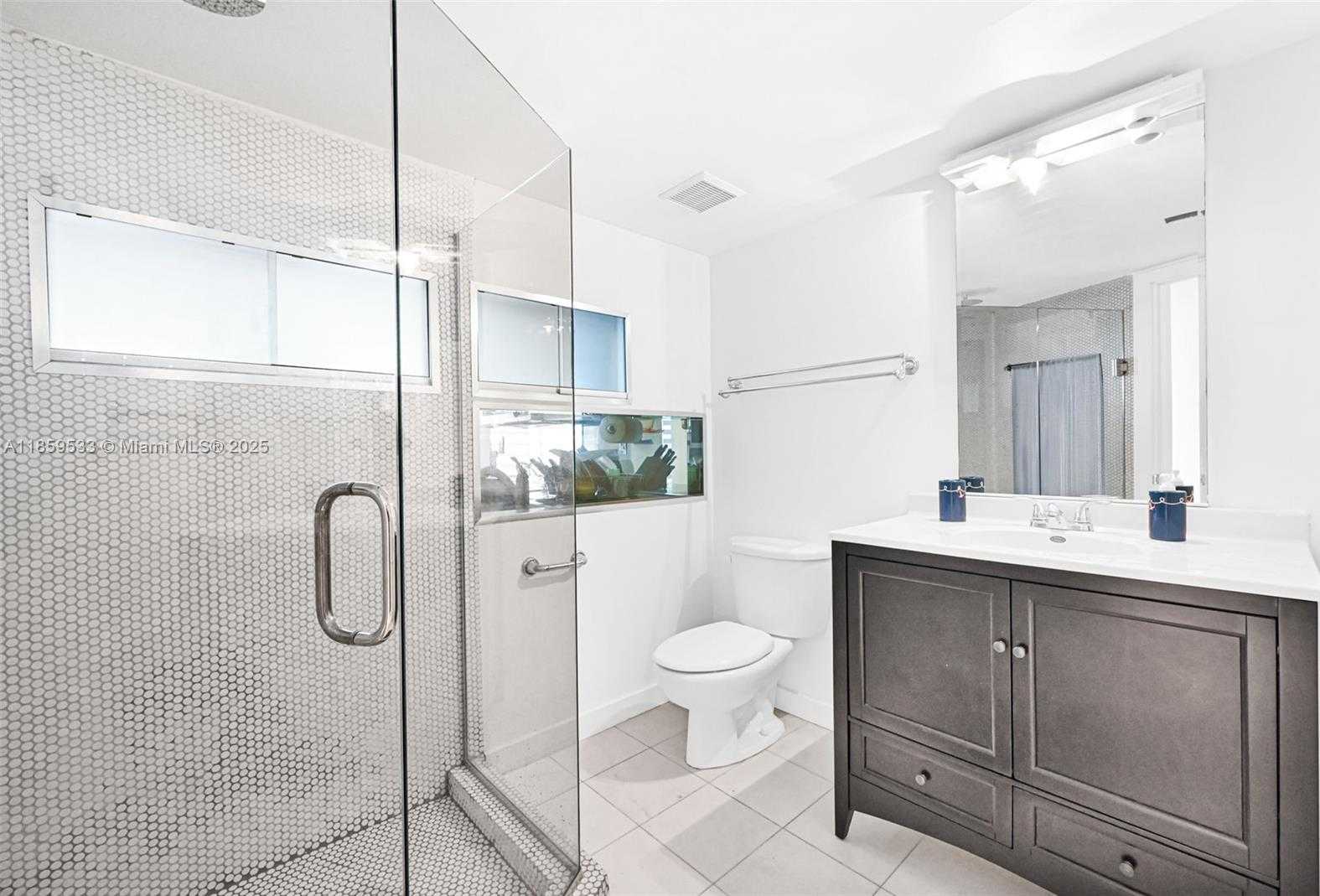 Small Image of 2401 COLLINS AVE #1801, Miami Beach Number 20