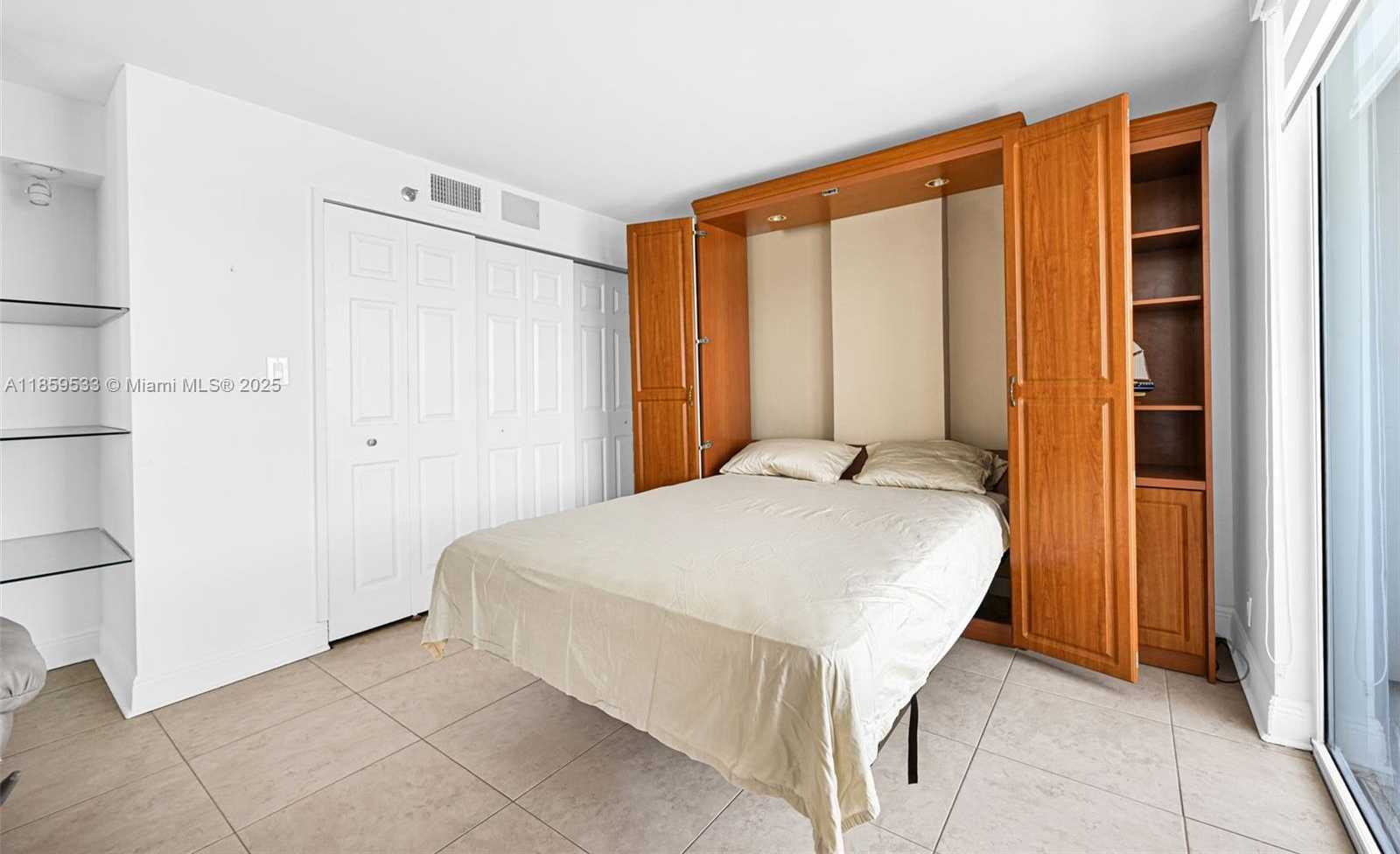 Small Image of 2401 COLLINS AVE #1801, Miami Beach Number 22