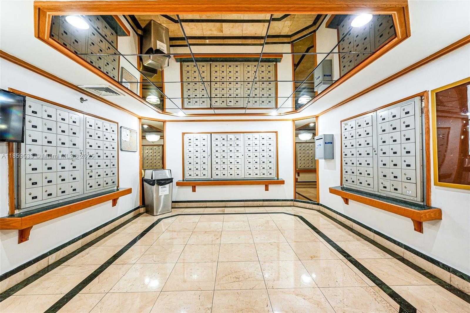 Small Image of 2401 COLLINS AVE #1801, Miami Beach Number 31