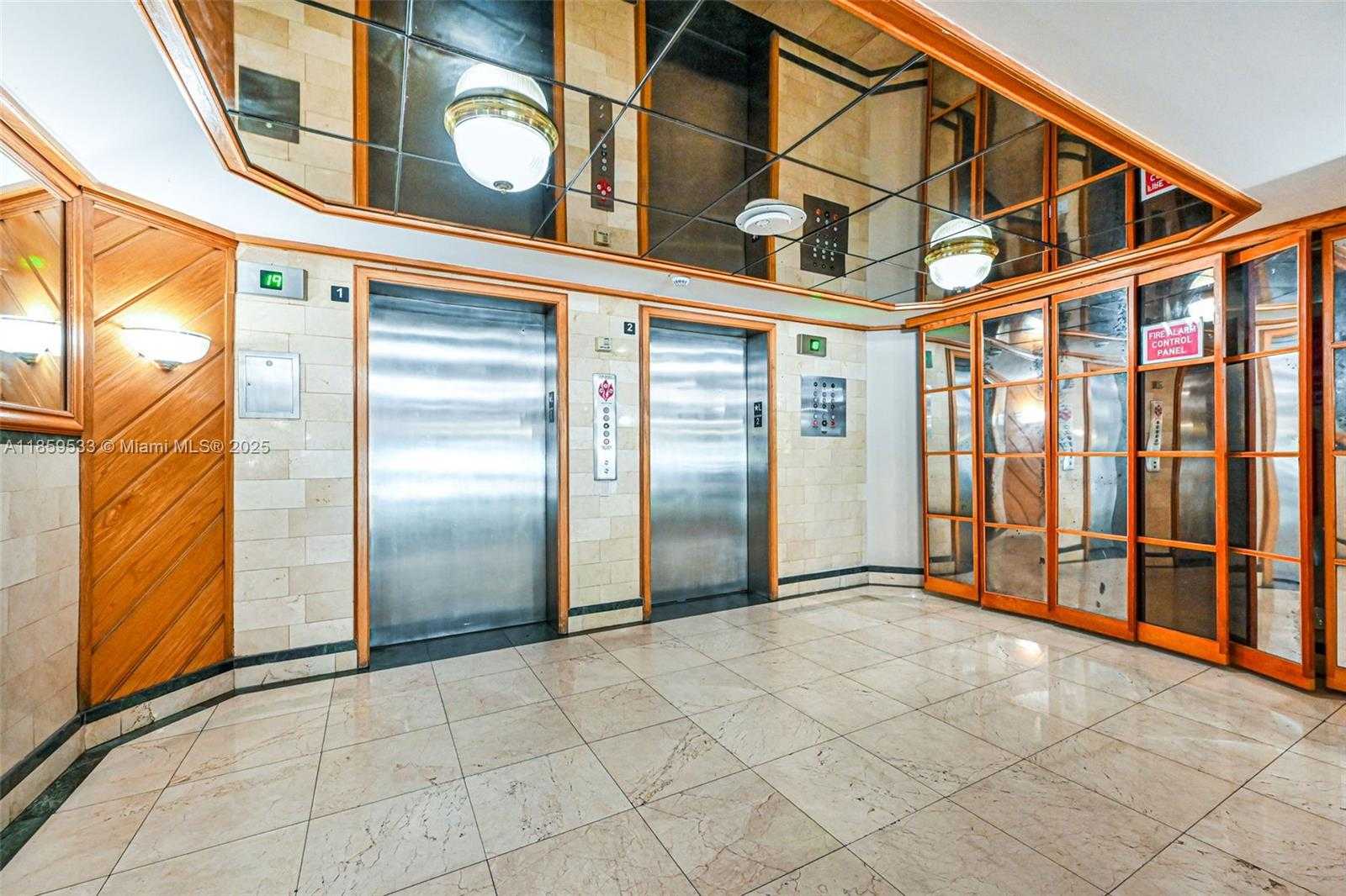 Small Image of 2401 COLLINS AVE #1801, Miami Beach Number 32