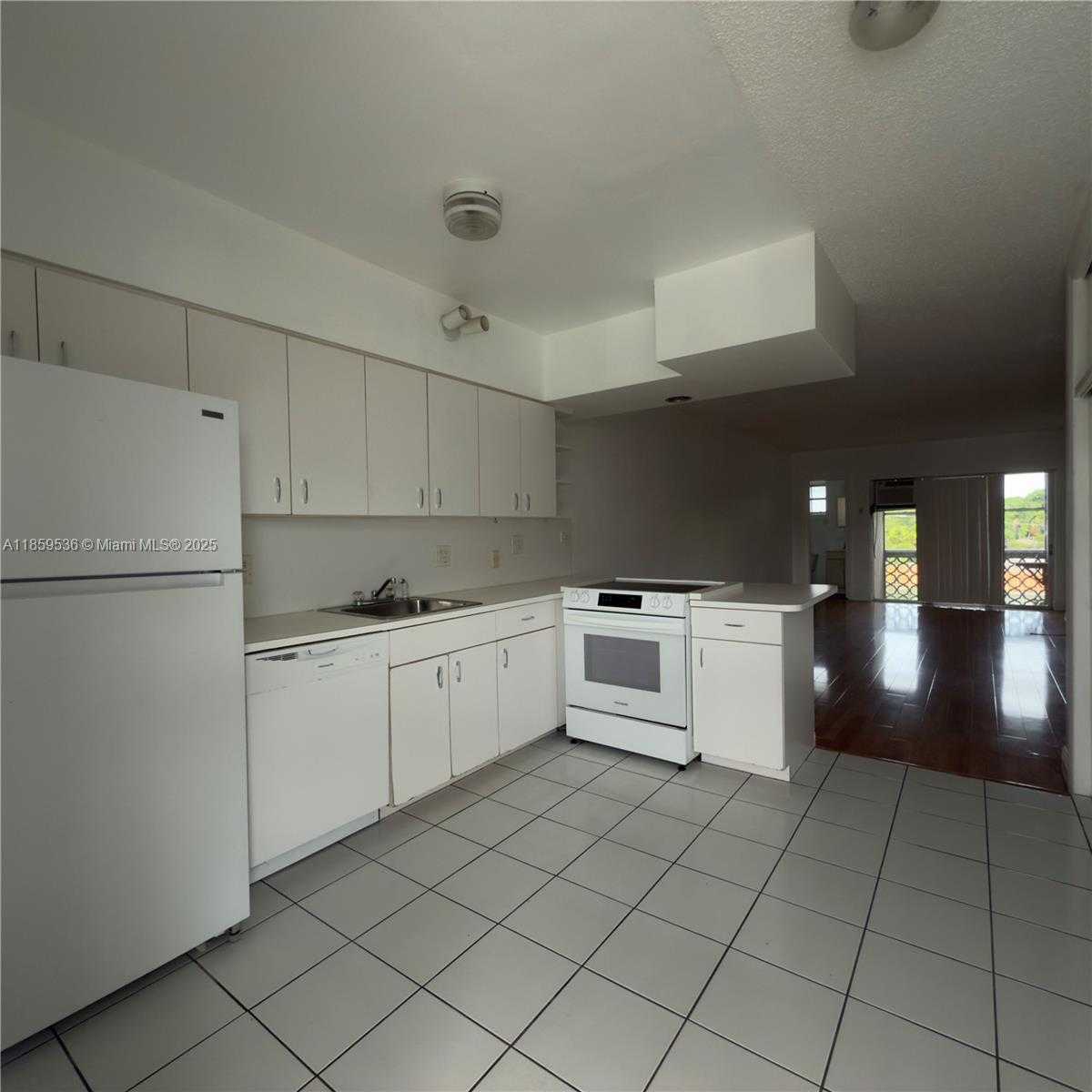 Small Image of 6580 SANTONA ST #A-40, Coral Gables Number 2