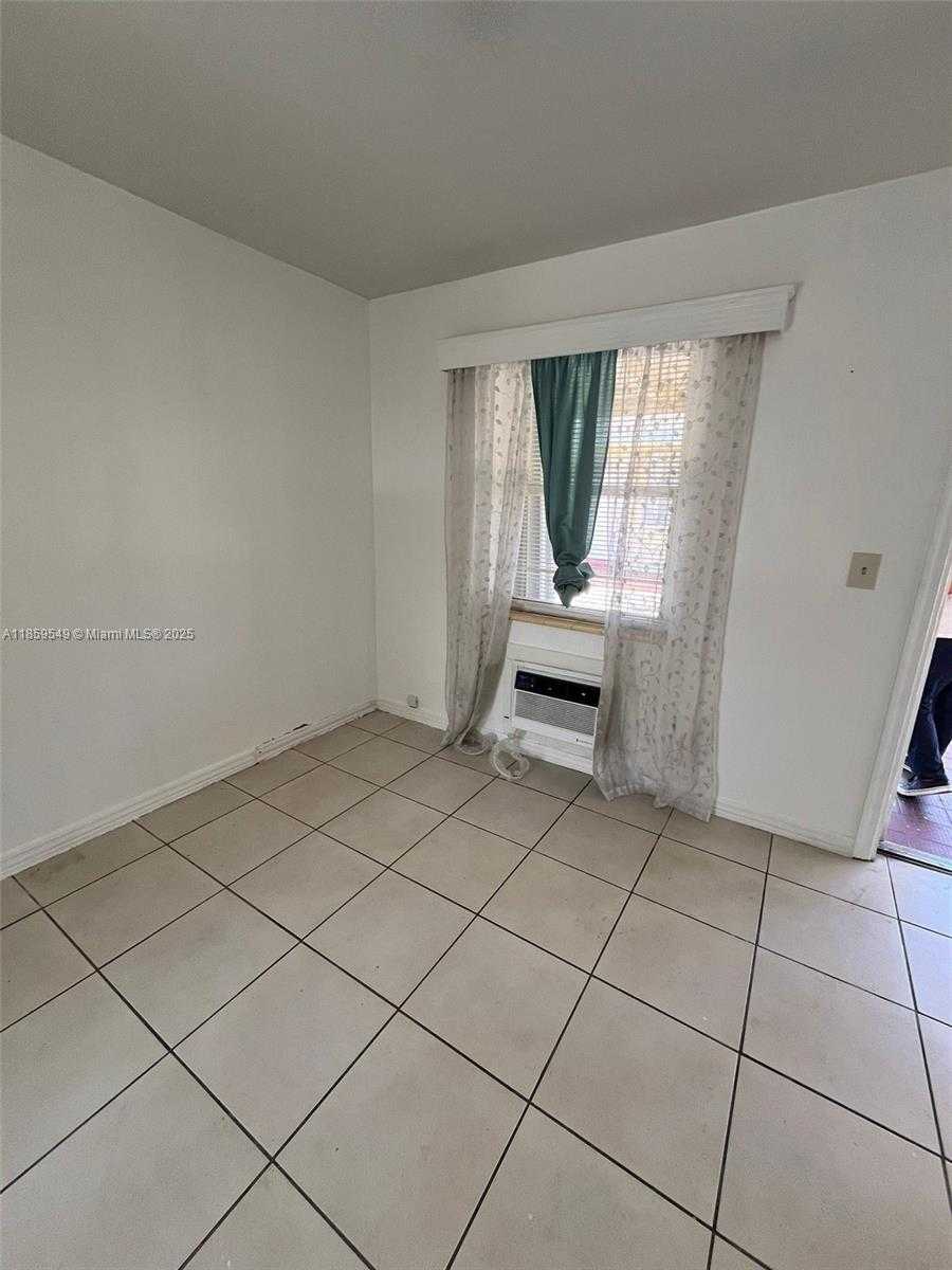 Small Image of 1915 FLETCHER ST #w4, Hollywood Number 2