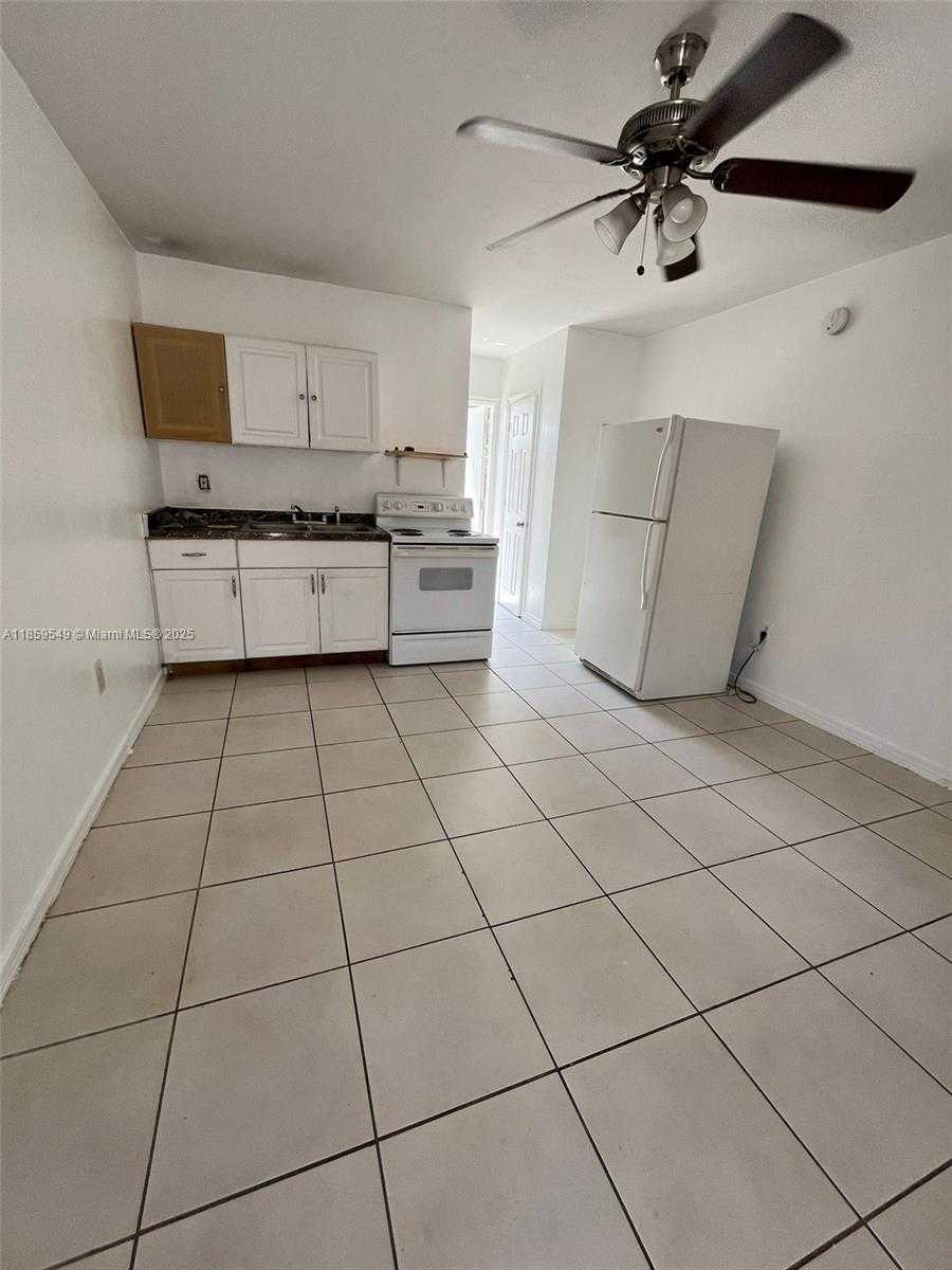 Small Image of 1915 FLETCHER ST #w4, Hollywood Number 4