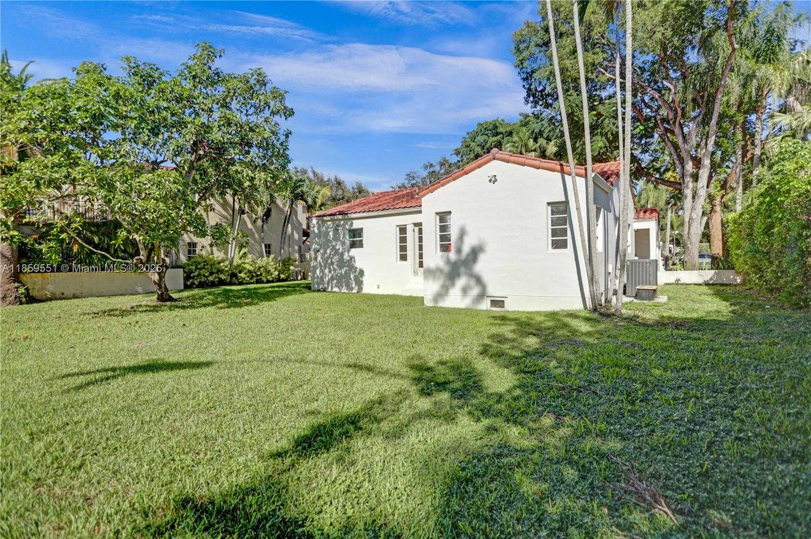 Small Image of 2214 SEGOVIA CIR, Coral Gables Number 11