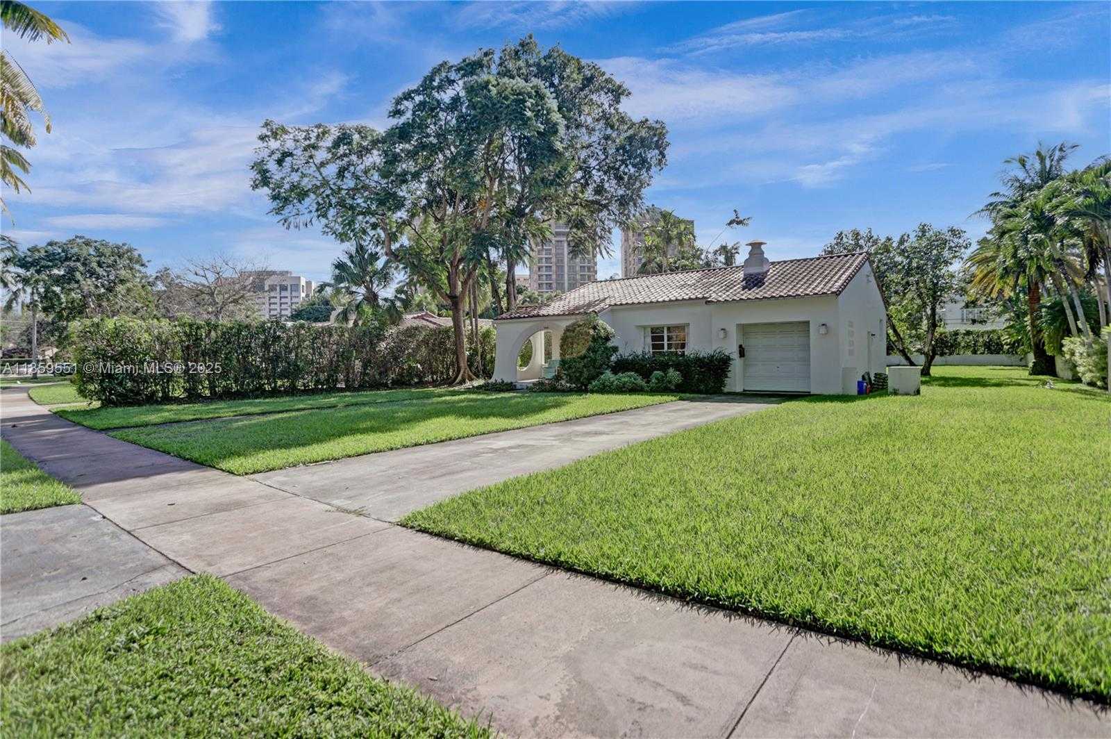Small Image of 2214 SEGOVIA CIR, Coral Gables Number 3