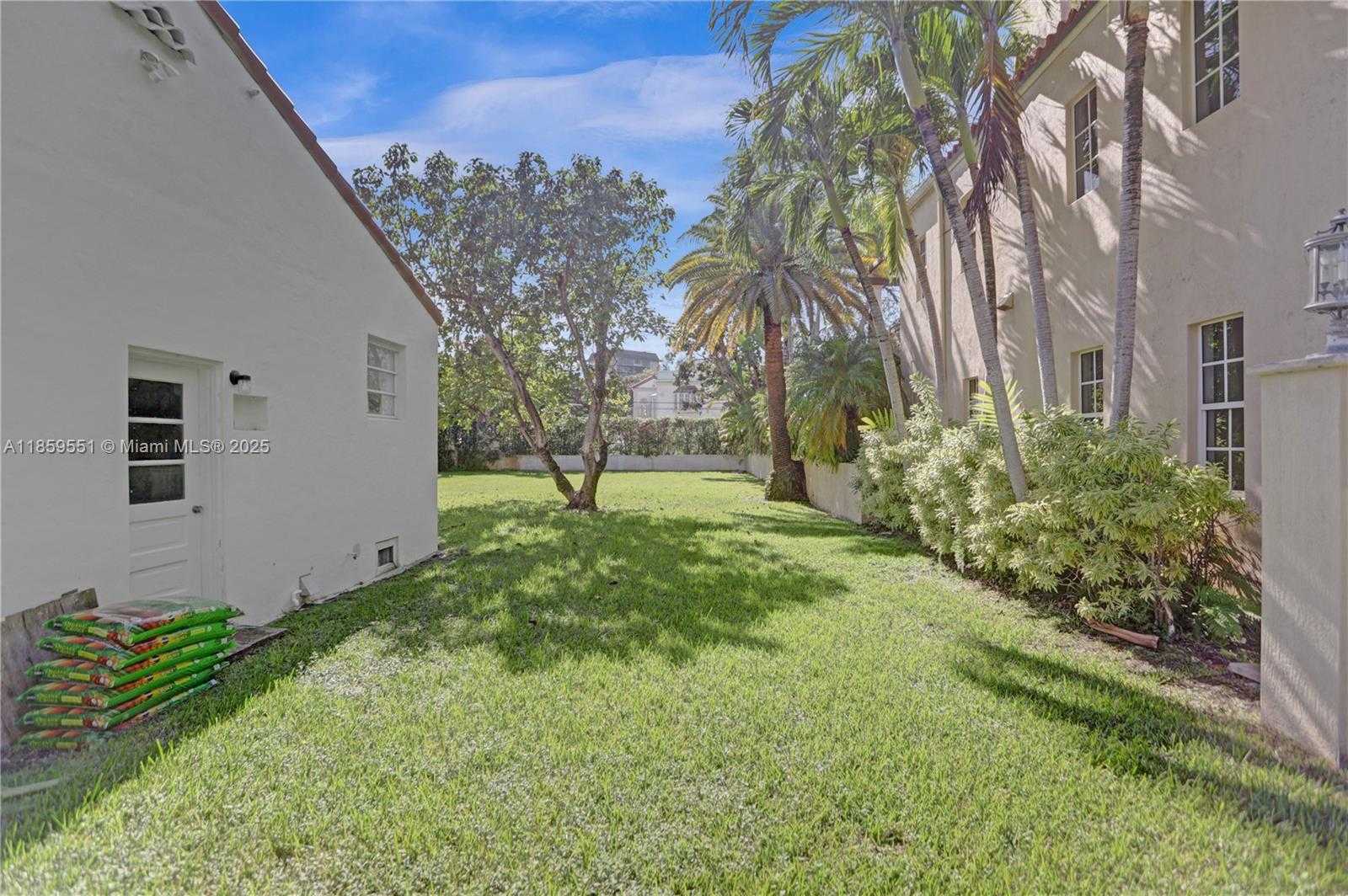 Small Image of 2214 SEGOVIA CIR, Coral Gables Number 5