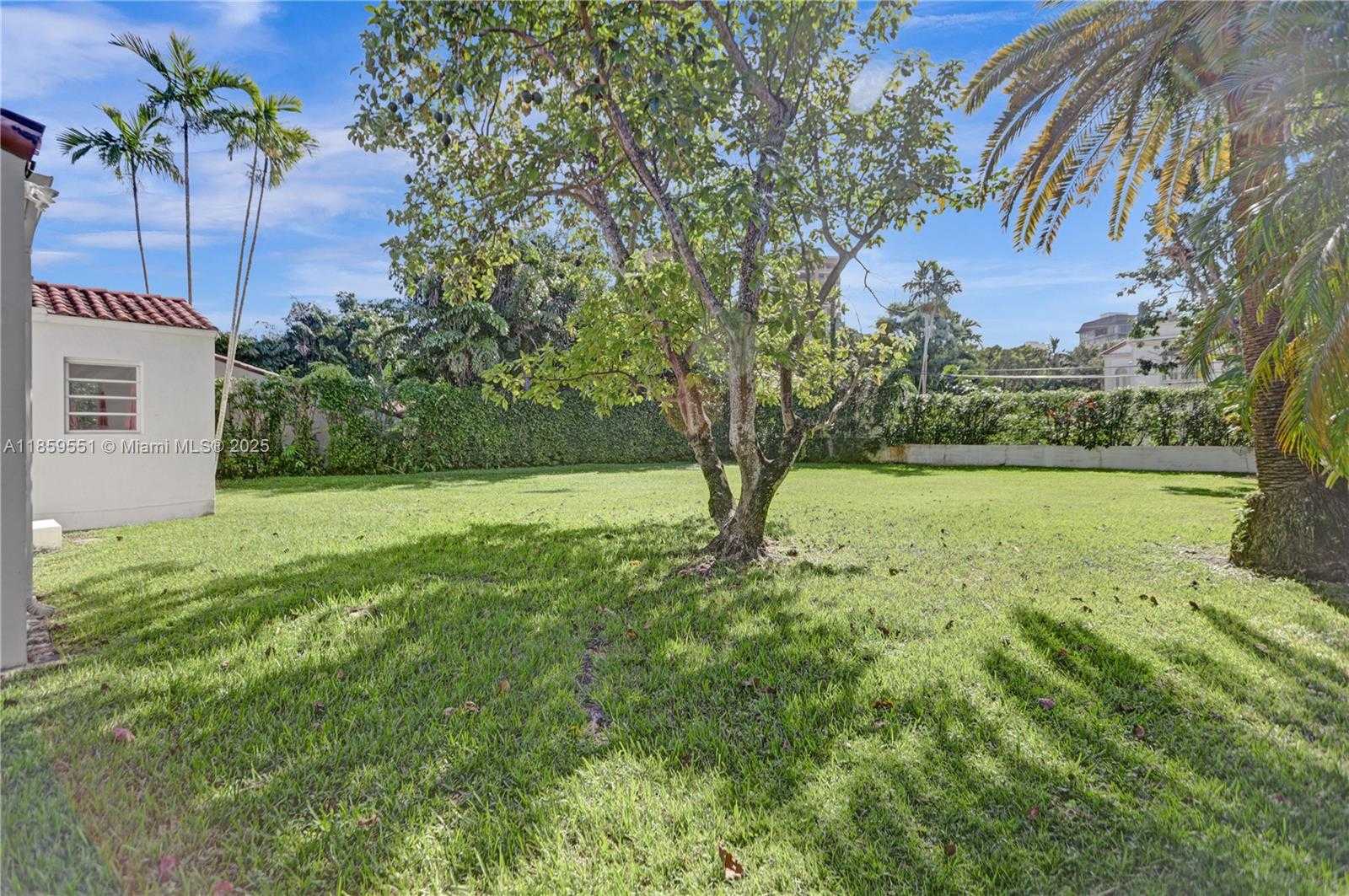 Small Image of 2214 SEGOVIA CIR, Coral Gables Number 6