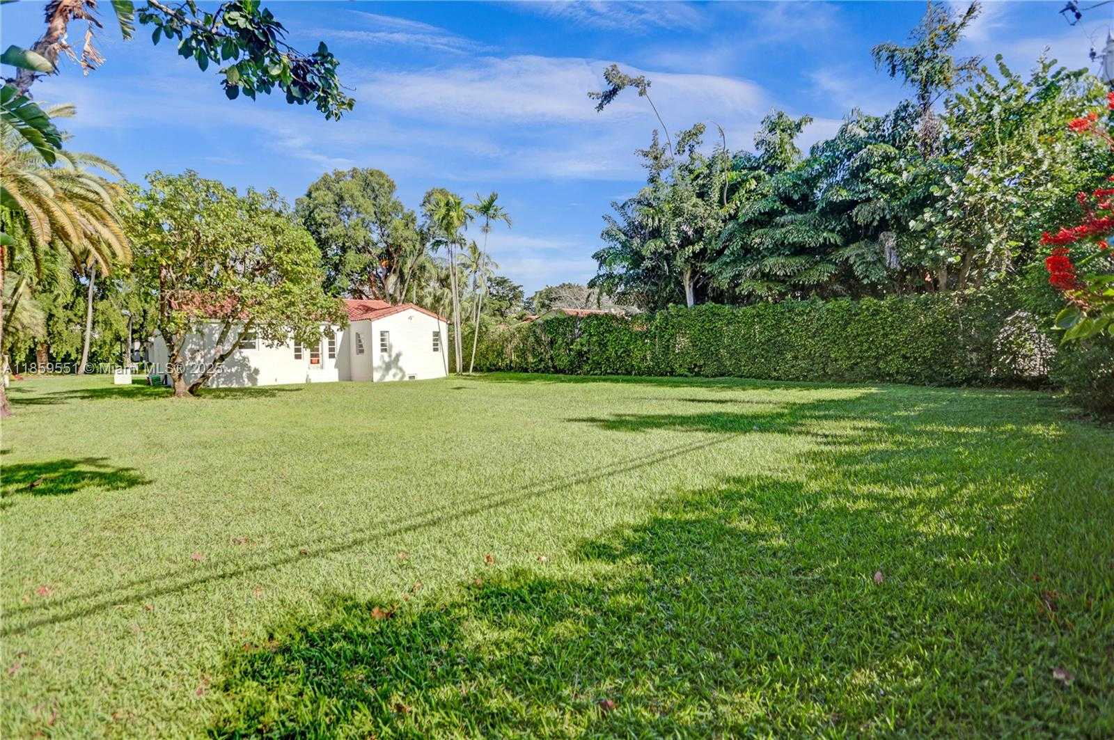 Small Image of 2214 SEGOVIA CIR, Coral Gables Number 8