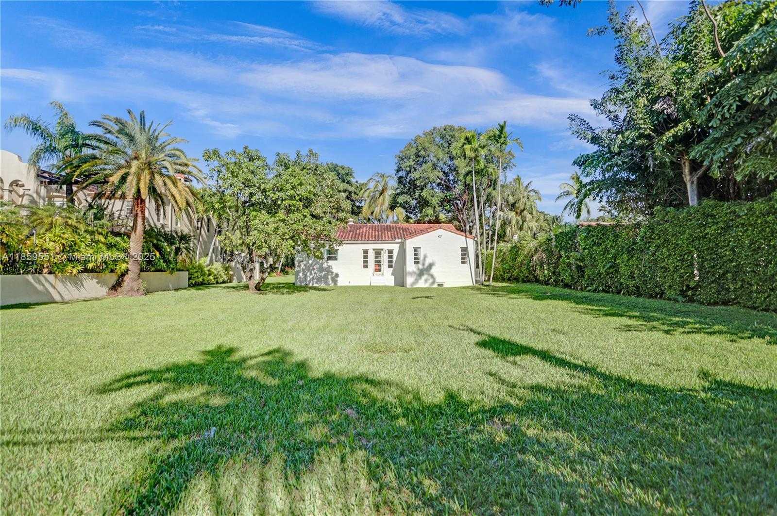 Small Image of 2214 SEGOVIA CIR, Coral Gables Number 9