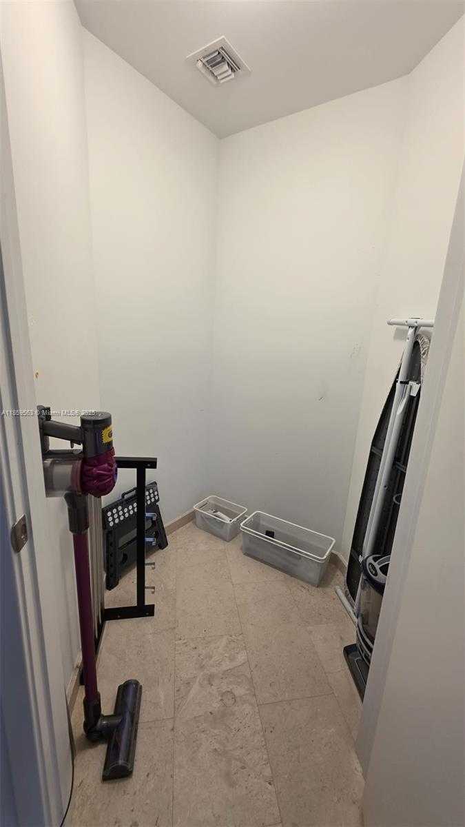 Small Image of 68 SOUTH EAST 6TH ST #2412, Miami Number 18