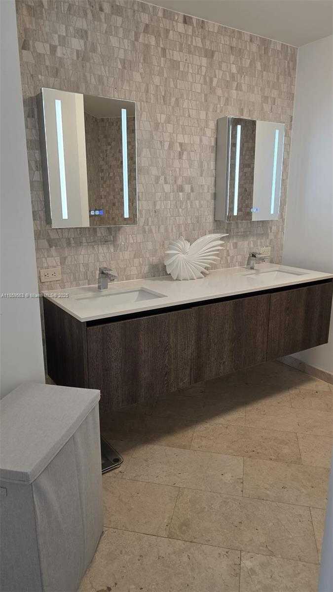 Small Image of 68 SOUTH EAST 6TH ST #2412, Miami Number 19