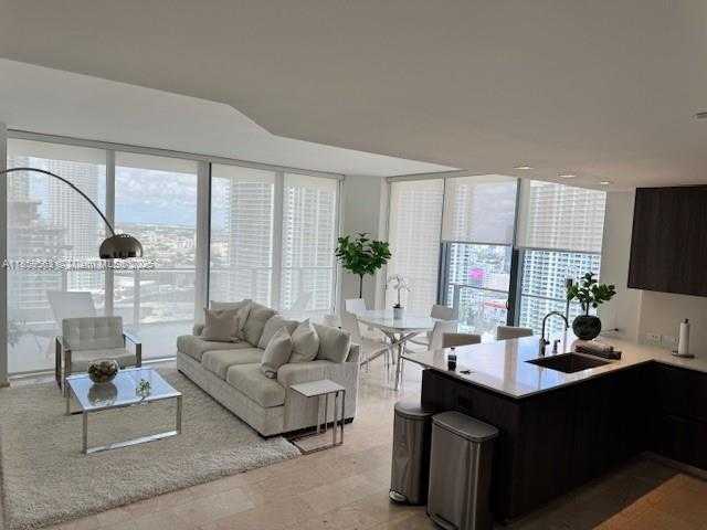 Small Image of 68 SOUTH EAST 6TH ST #2412, Miami Number 4