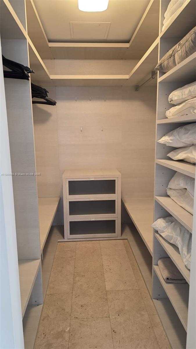 Small Image of 68 SOUTH EAST 6TH ST #2412, Miami Number 6