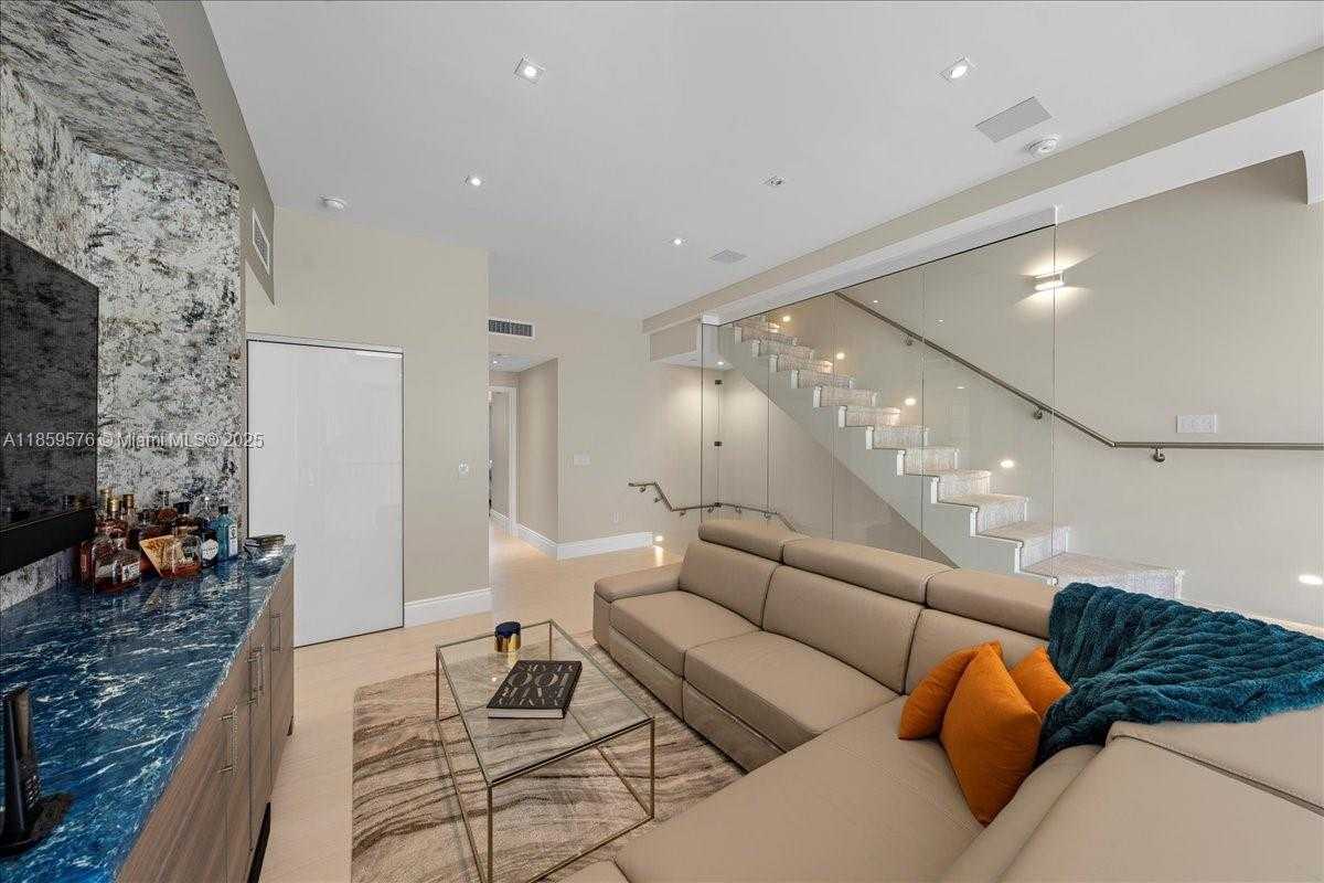Small Image of 455 NORTH EAST 39TH ST #306, Miami Number 11