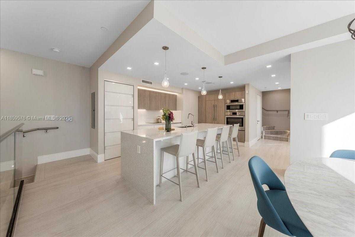 Small Image of 455 NORTH EAST 39TH ST #306, Miami Number 2