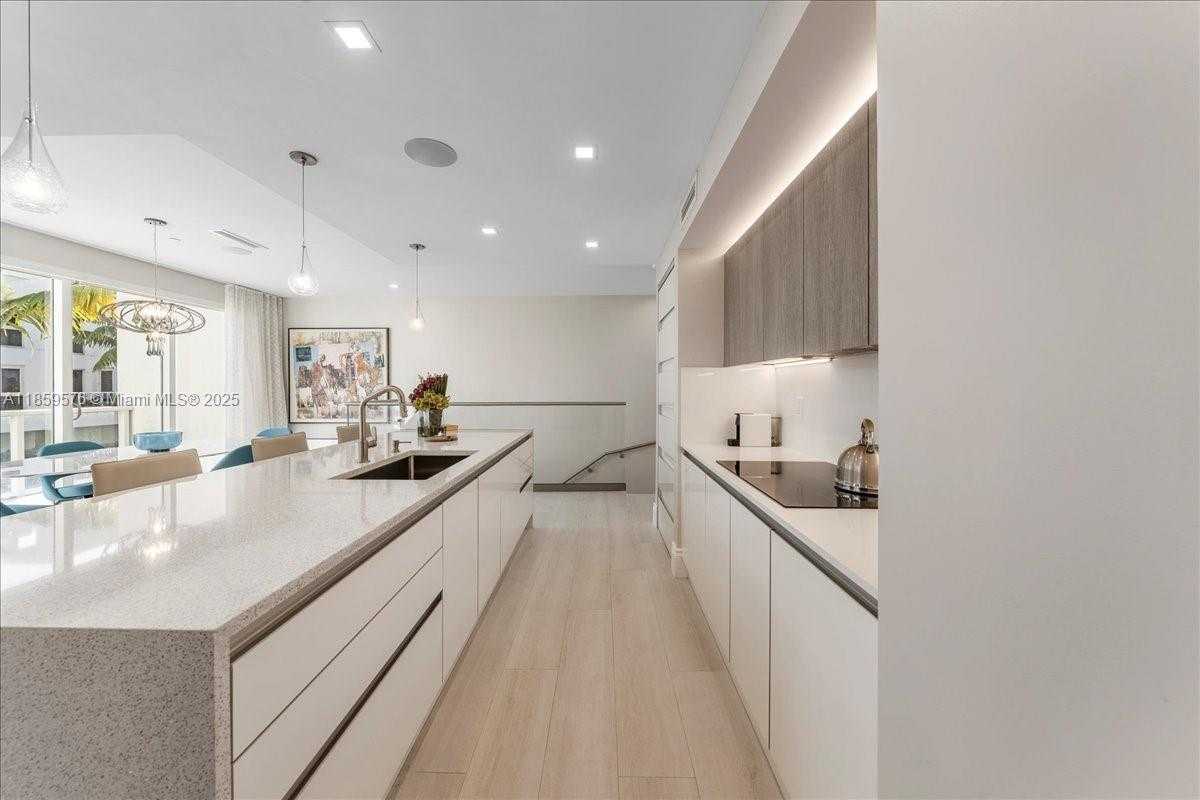 Small Image of 455 NORTH EAST 39TH ST #306, Miami Number 4