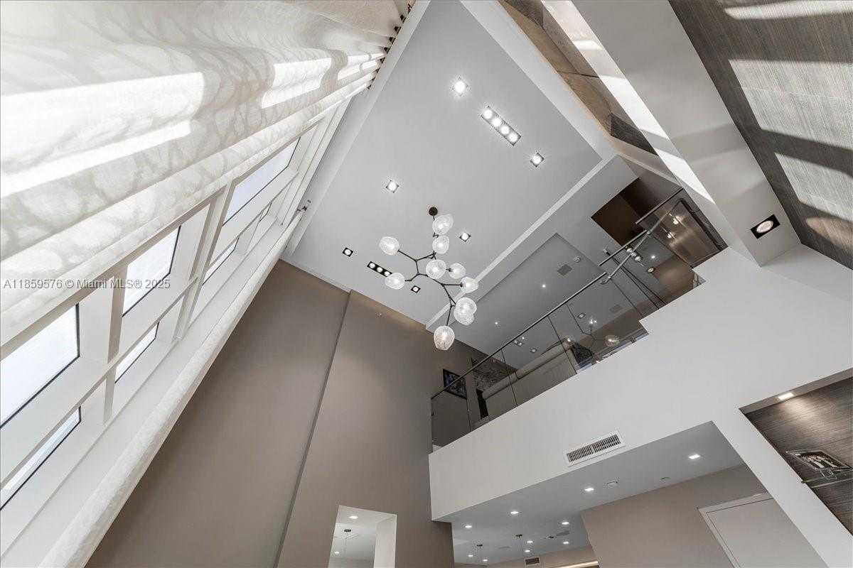 Small Image of 455 NORTH EAST 39TH ST #306, Miami Number 9