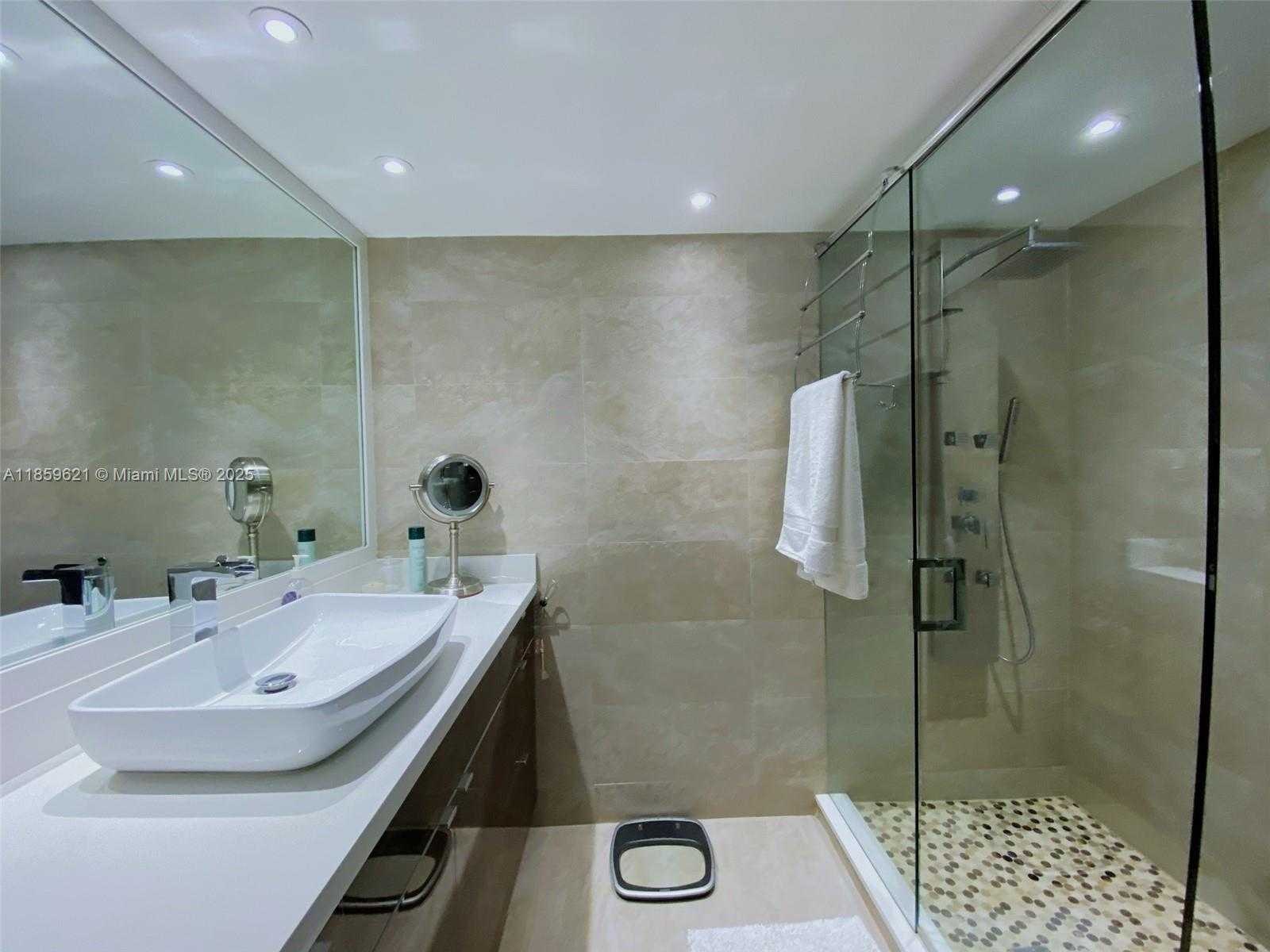 Small Image of 10275 COLLINS AVE #708, Bal Harbour Number 15