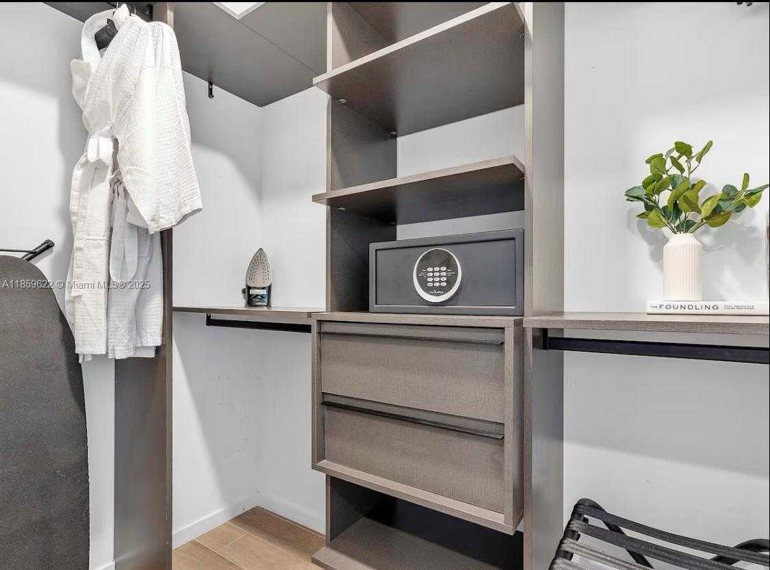 Small Image of 398 NORTH EAST 5TH ST #4004, Miami Number 17