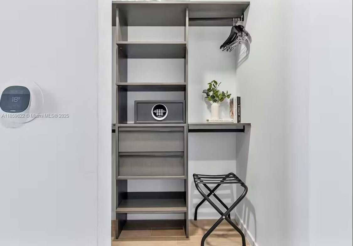 Small Image of 398 NORTH EAST 5TH ST #4004, Miami Number 18