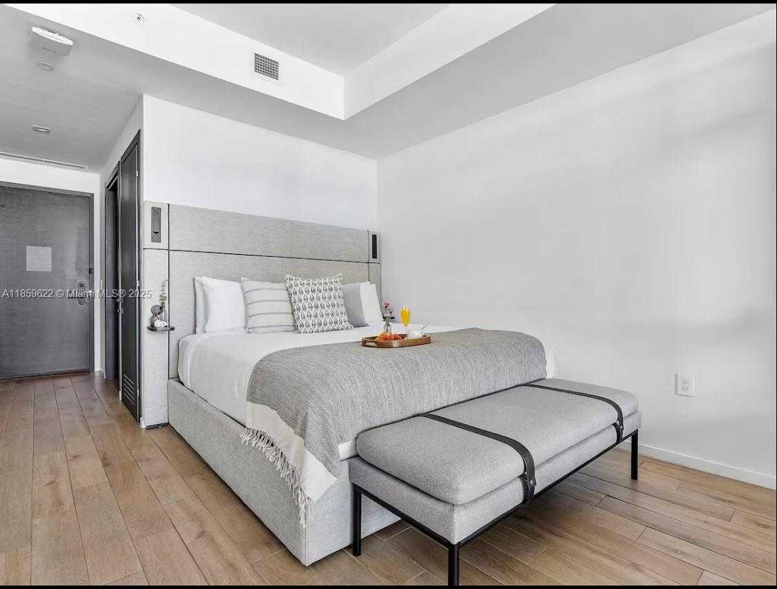 Small Image of 398 NORTH EAST 5TH ST #4004, Miami Number 9