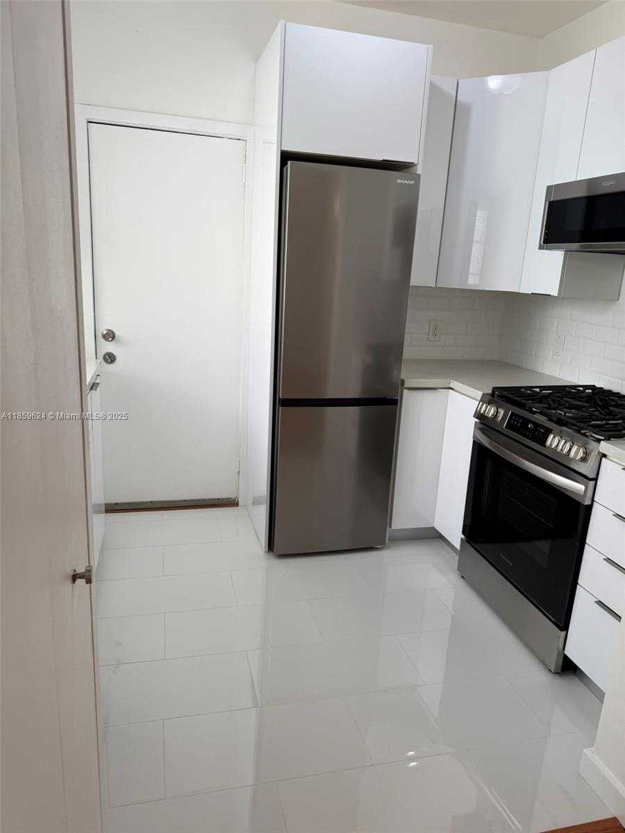 Small Image of 2921 SHERIDAN AVE #3, Miami Beach Number 10